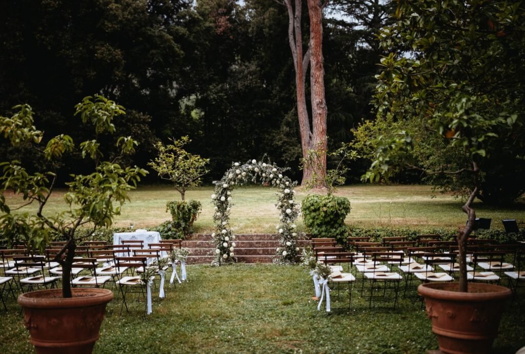 villa-lungomonte-ceremony-arch