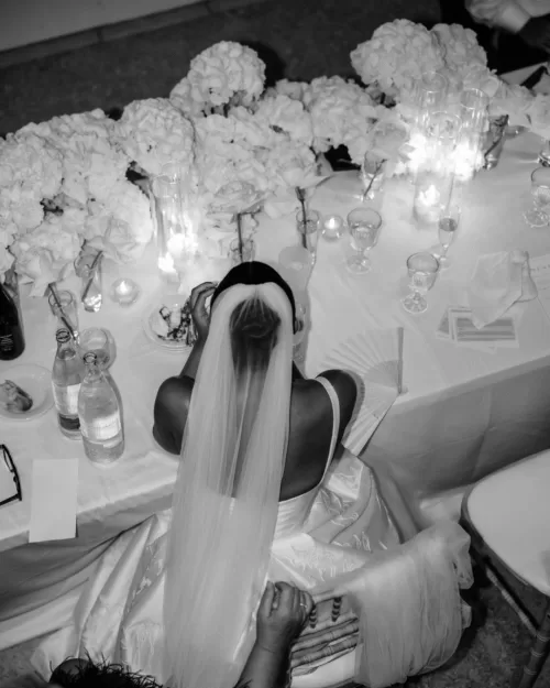 Close-up of the bride’s veil, softly draped in the sunlight at Bastide du Roy.