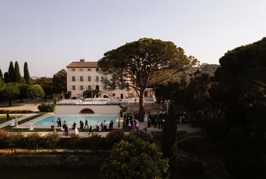 Guests raising a toast by the pool at Bastide du Roy, celebrating the newlyweds in style.