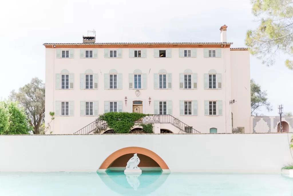 bastide-du-roy-pool-facade