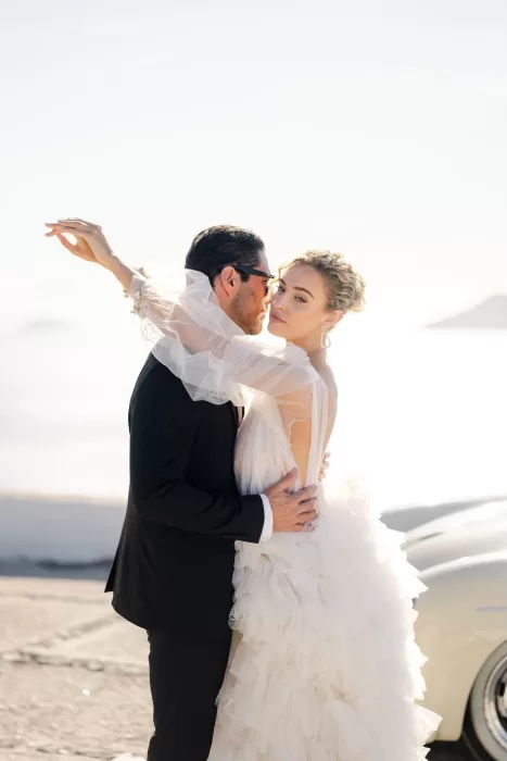 rocabella-santorini-couple-embrace