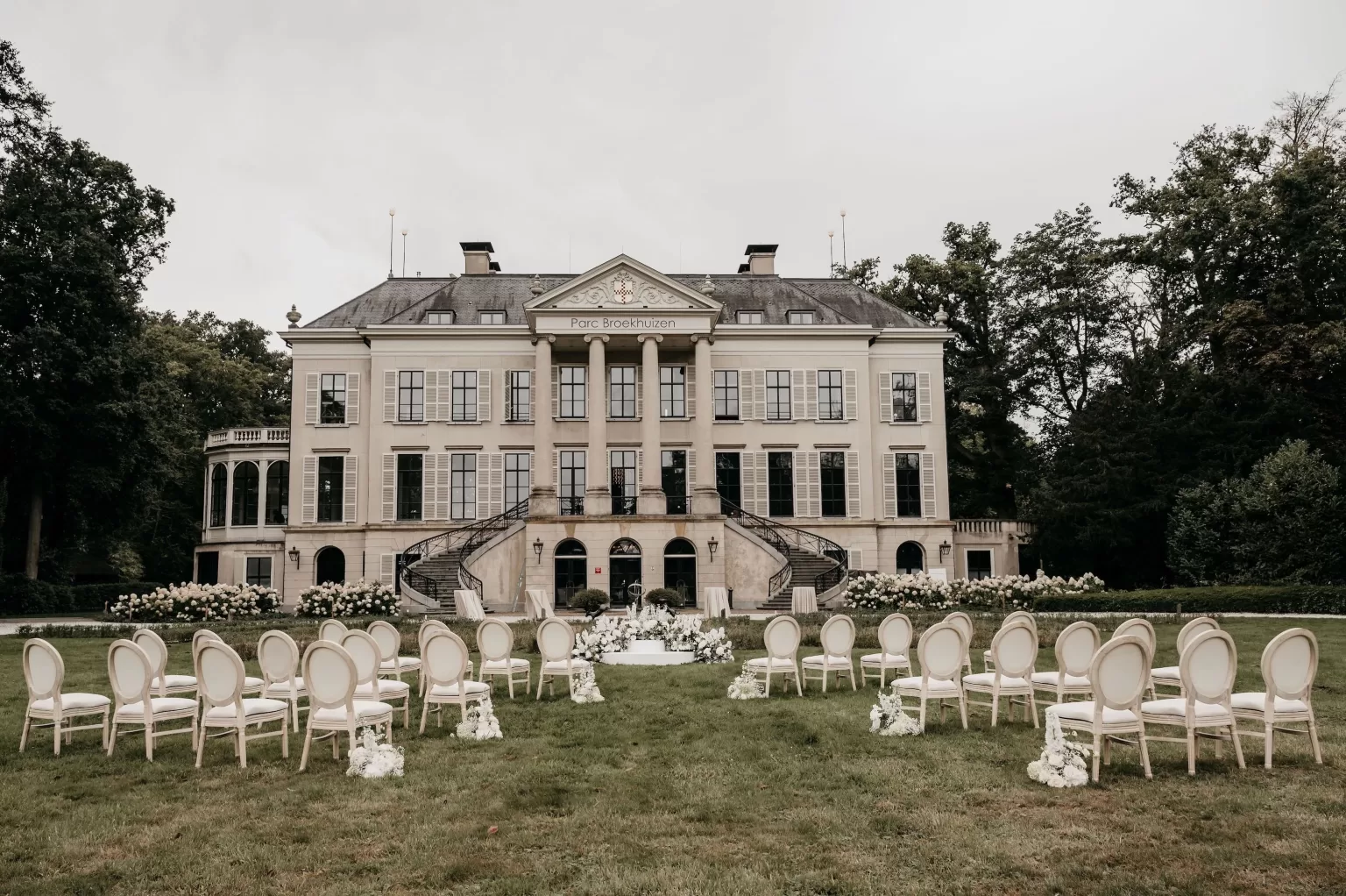 Elegant outdoor wedding ceremony setup on the lawn of Parc Broekhuizen.