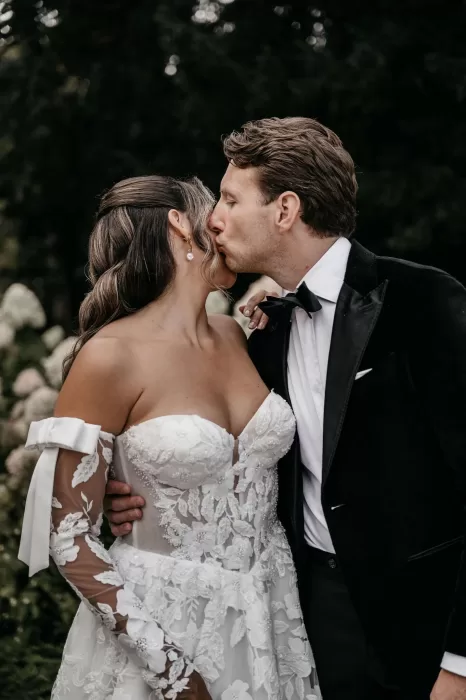 Romantic close-up of bride and groom kissing in the gardens of Parc Broekhuizen.