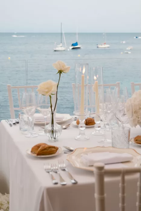 Intimate seaside dining table with candles and white roses at Hospes Maricel & Spa.