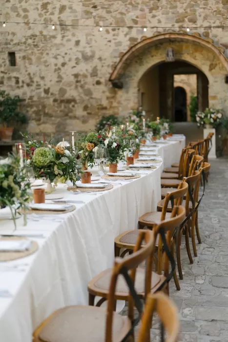 Elegant long table arrangement for an intimate outdoor wedding dinner at Quercia al Poggio.