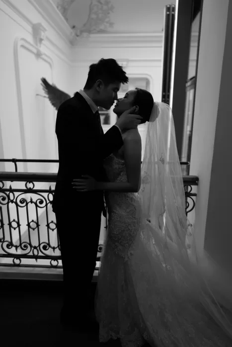 Fine art composition with classical statue in focus and couple softly blurred in background