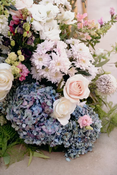 Soft pastel floral arrangement with roses and hydrangeas at Palais Namaskar wedding