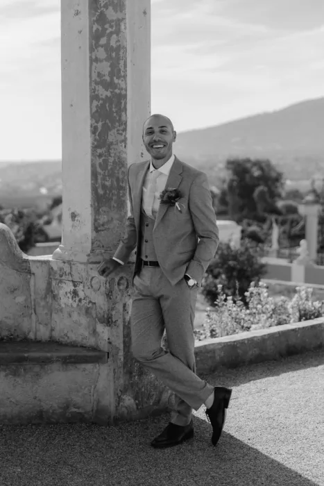 Black and white portrait of the groom in a light grey wedding suit at Pousada Palácio Estoi